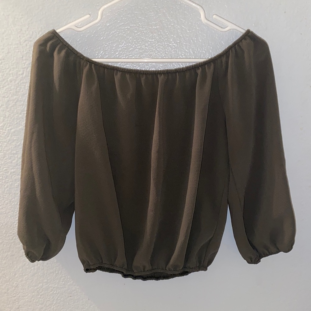 Off Shoulder Crop Top 🧚
